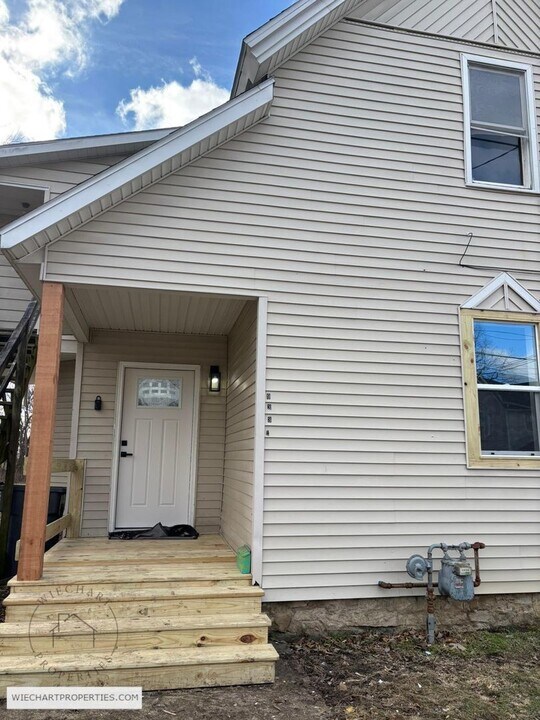 933 1/2-933 1/2 W Wayne St in Lima, OH - Building Photo