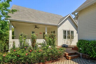 712 Cardinal Ln in Austin, TX - Building Photo - Building Photo