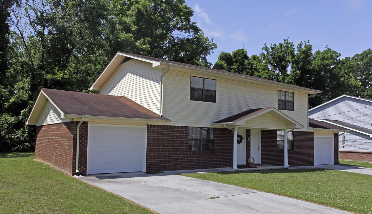 Tiffany Lane Duplexes in East Ridge, TN - Building Photo