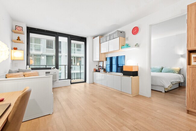 160 1st St, Unit 614 in Jersey City, NJ - Foto de edificio - Building Photo