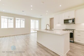 16076 Jaegar Ln in Fontana, CA - Building Photo - Building Photo