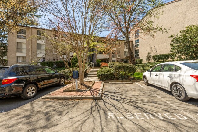 5614 Bismach Dr, Unit Valley Park Alexandria in Alexandria, VA - Foto de edificio - Building Photo