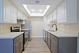 3810 N Maryvale Pkwy in Phoenix, AZ - Building Photo