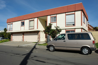 301-309 Castle St in Daly City, CA - Building Photo - Building Photo