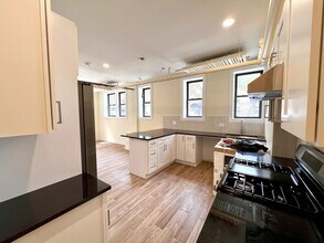 3927 N Pine Grove Ave in Chicago, IL - Building Photo - Building Photo