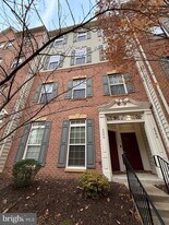 2593 Eastbourne Dr in Leesylvania, VA - Building Photo