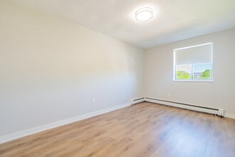 The Wynbrook in Stratford, ON - Building Photo - Interior Photo