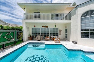9870 NW 47th Terrace in Doral, FL - Building Photo