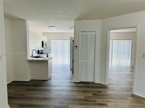 5705 NW 109th Ave in Doral, FL - Building Photo - Building Photo