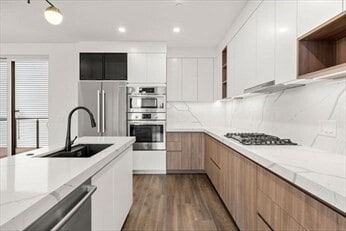 property at 29 Woodford St