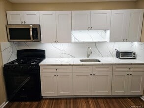 17 Prospect St in Highland Falls, NY - Building Photo - Building Photo