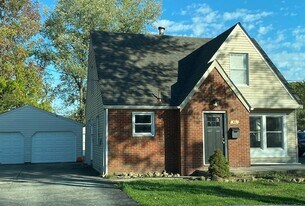 83 N Main St, Unit a in Youngstown, OH - Building Photo