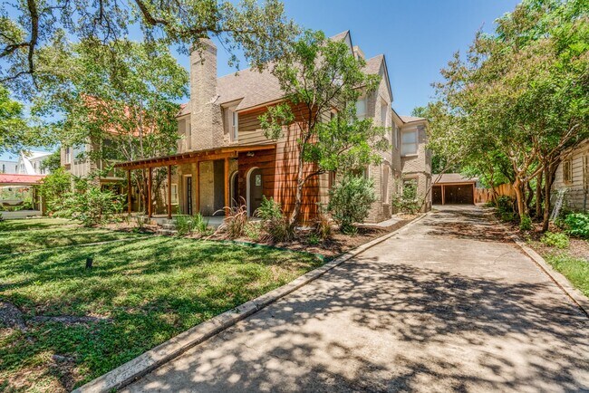 219 Allensworth St in San Antonio, TX - Building Photo - Building Photo