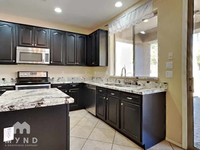 2534 W Old Paint Trail in Phoenix, AZ - Building Photo - Building Photo