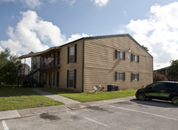 Valhalla Apartments in Corpus Christi, TX - Foto de edificio - Building Photo