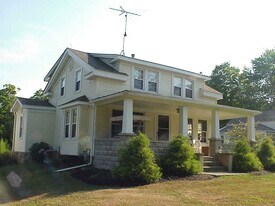 7108 Wakefield Rd in Hiram, OH - Building Photo
