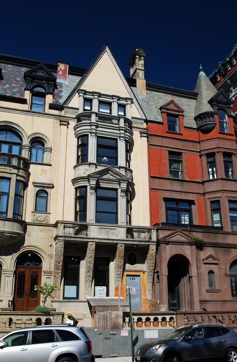 Queen Anne Mansion in New York, NY - Building Photo