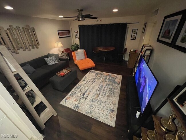 2350 W First St in Ft. Myers, FL - Building Photo - Building Photo