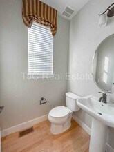 8124 E 49th Dr in Denver, CO - Building Photo - Building Photo