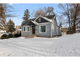 4042 Lake Rd Ave in Robbinsdale, MN - Building Photo