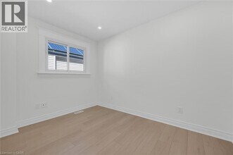 229 Geneva St in St Catharines, ON - Building Photo - Building Photo