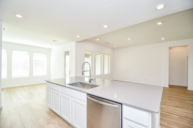 property at 5624 Frst Cv Dr