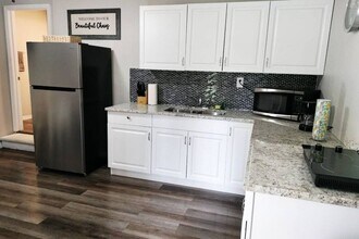 6208 Pinewood Village Cir W in Lakeland, FL - Building Photo - Building Photo