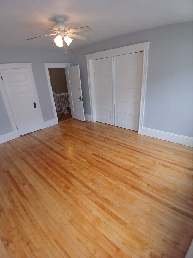 8 Agawam St, Unit 3 in Worcester, MA - Building Photo - Building Photo