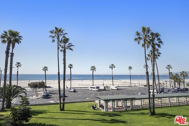 2101 Ocean Ave in Santa Monica, CA - Building Photo - Building Photo