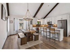 2831 Kenwood Isles Dr in Minneapolis, MN - Building Photo