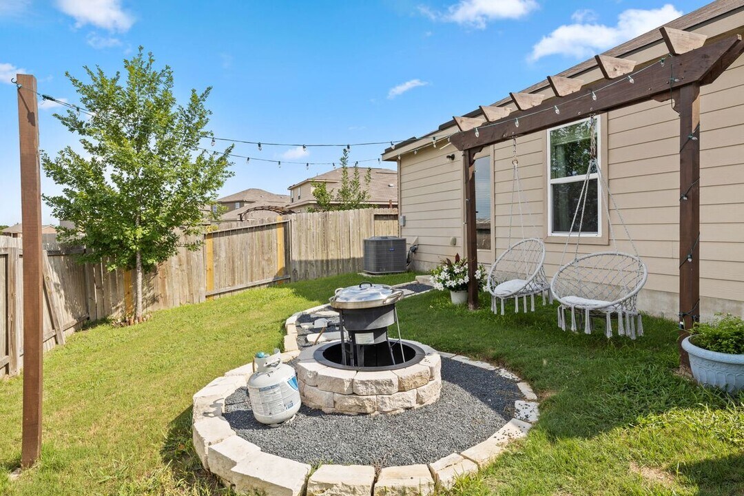 19920 Woodrow Wilson St in Manor, TX - Building Photo