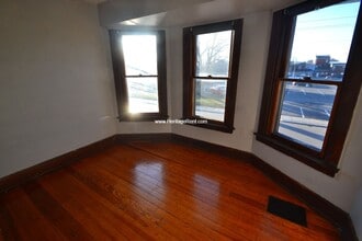 207 Park Ave-Unit -2nd Floor in Harrison, OH - Building Photo - Building Photo