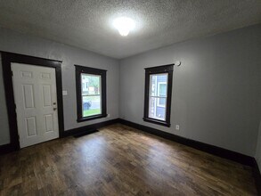 208 Clay St in Waterloo, IA - Building Photo - Building Photo
