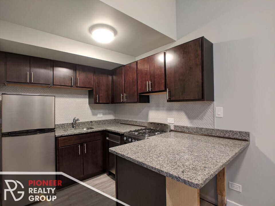 1447 N Dearborn St, Unit B4 in Chicago, IL - Building Photo