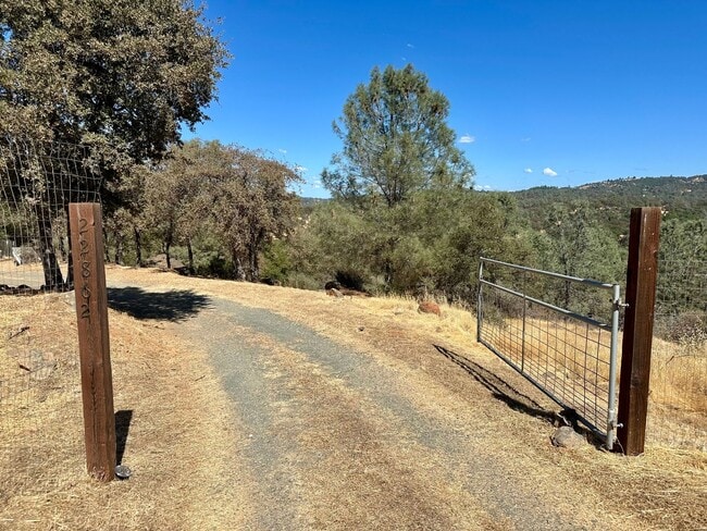 22862 Big Oak Vly Dr in Smartsville, CA - Building Photo - Building Photo