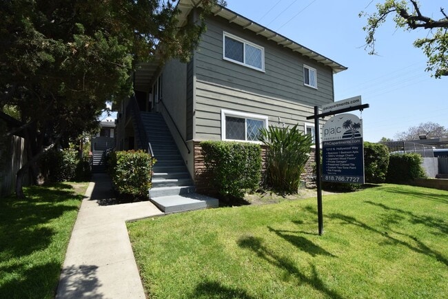 1212 N Hollywood Way