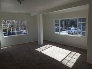 3969 NE Cleveland Ave in Portland, OR - Building Photo - Building Photo