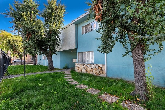 del14766 in Van Nuys, CA - Building Photo - Building Photo