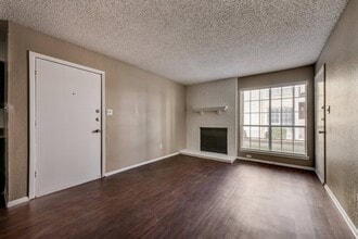The Chase Apartments in Fort Worth, TX - Building Photo - Building Photo