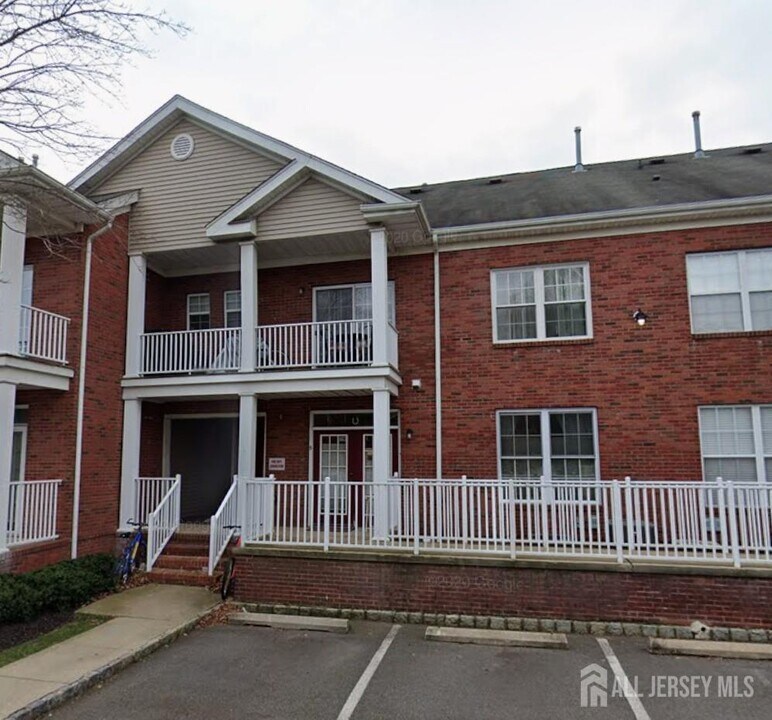13 Central Square Park in Metuchen, NJ - Building Photo