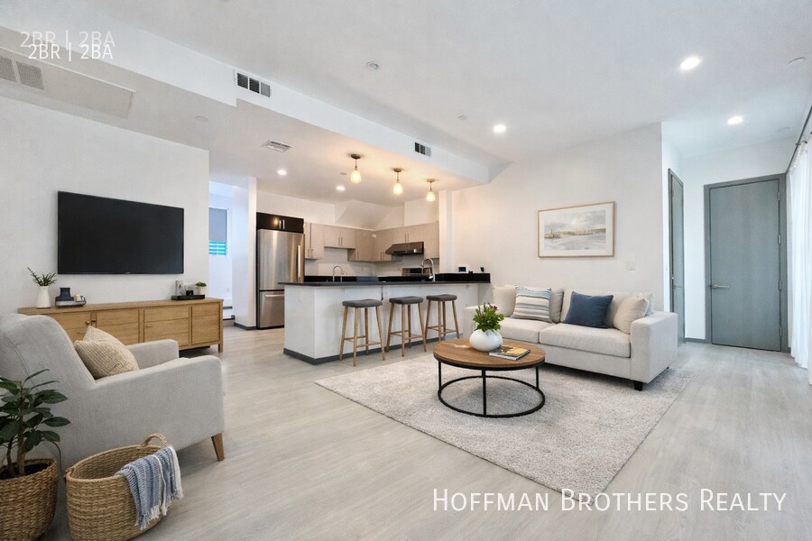 1063 S Wooster St in Los Angeles, CA - Building Photo