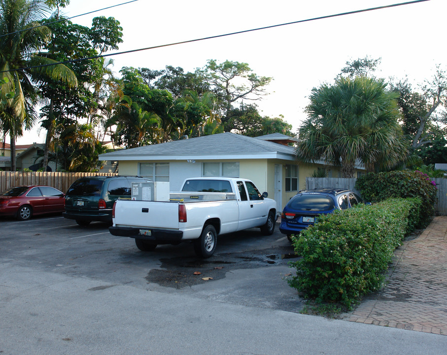 812 NE 17th Ter in Fort Lauderdale, FL - Building Photo