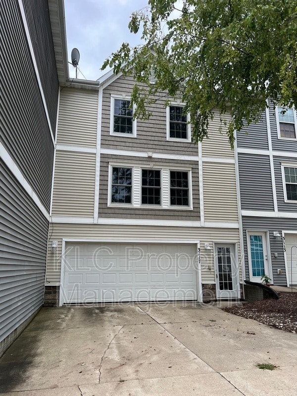 property at 3117 SW Sharmin Ln
