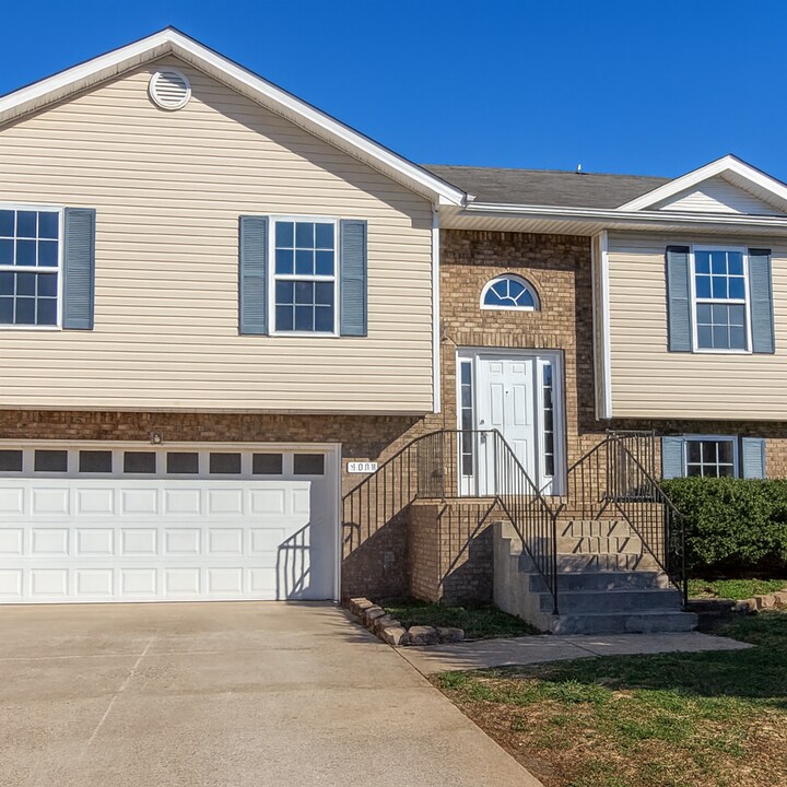 1029 Van Buren Ct in Clarksville, TN - Building Photo