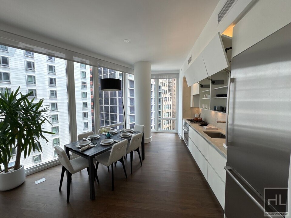 East 44th Street in New York, NY - Building Photo