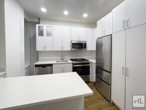 WEST 58 STREET, Unit 4C in New York, NY - Foto de edificio - Building Photo