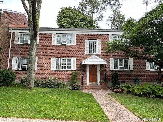 35 Nathan Hale Dr-Unit -25A in Huntington, NY - Building Photo