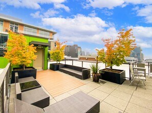 Boxcar South Lake Union in Seattle, WA - Building Photo - Building Photo