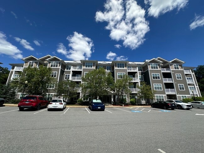 Orchard Overlook in Swanzey, NH - Foto de edificio - Building Photo