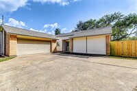 3238 Golden Leaf Dr in Humble, TX - Building Photo - Building Photo